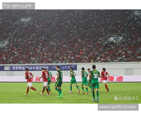 2001年国足对阵阿联酋精彩回顾视频重温经典瞬间与激烈对抗